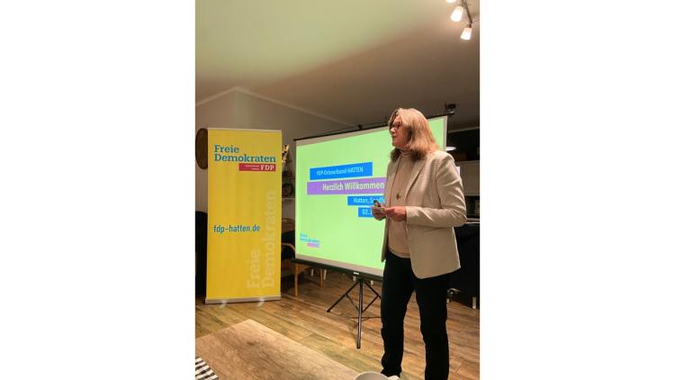 Begrüßung durch Vorsitzende Elga Spille